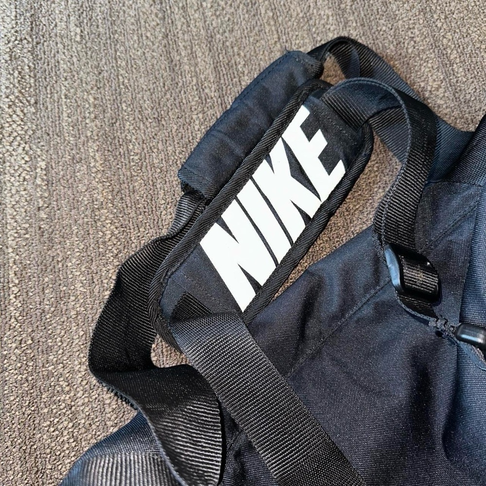 Nike Duffel Overnight Weekend Bag 61 X 30 X 31 Cm View 3